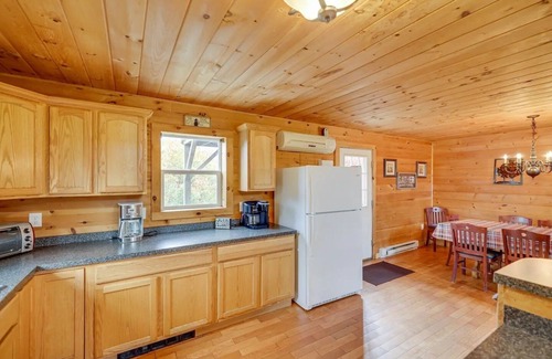 Briar Crest Woods Cabin | Luxe Cabin: Pvt Lake, Hot Tub, Fire Pit, BBQ