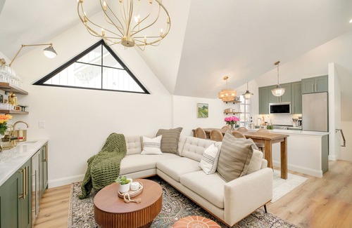 Sloan Lake Apartment | Luxe Designer Flat on Sloans Lake w/Rooftop Deck