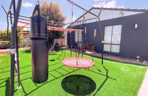 Tarcoola Beach Villa | Luxe Family Retreat! Pool, Sauna, Playground, Netflix, Disney Plus