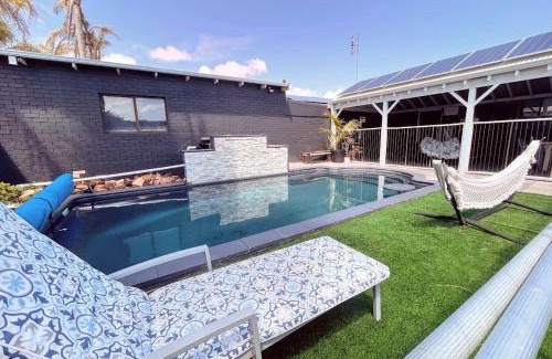 Tarcoola Beach Villa | Luxe Family Retreat! Pool, Sauna, Playground, Netflix, Disney Plus