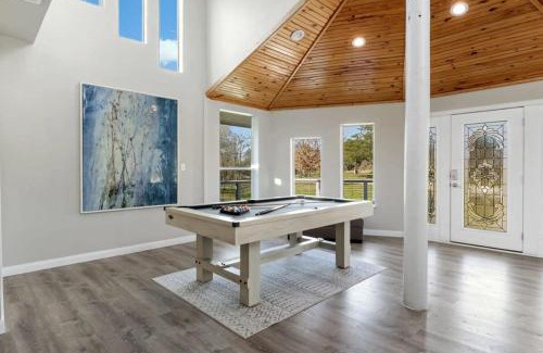 Manor House | Luxe Farmhouse ~ Hot Tub + Pool ~ Great4Gatherings