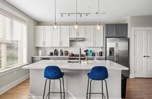 Charlotte Apartment | Luxe King 3BR Suite Waverly Charlotte!