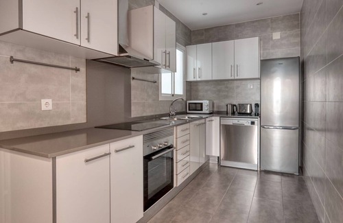 Sant Gervasi Apartment | Luxe Les Tres Torres 3BR nr Turo Park , by Blueground