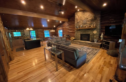 North Creek Cabin | Luxe Logs - your perfect Adirondack Getaway!