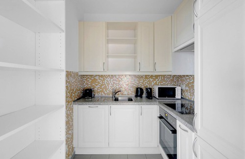 Matzleinsdorf Apartment | Luxe Margareten 2BR w/Elevator near Matzleinsdorferplatz, by Blueground