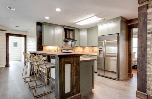 Hattiesburg House | Luxe Midtown Gem, Walk to USM - The Longleaf House