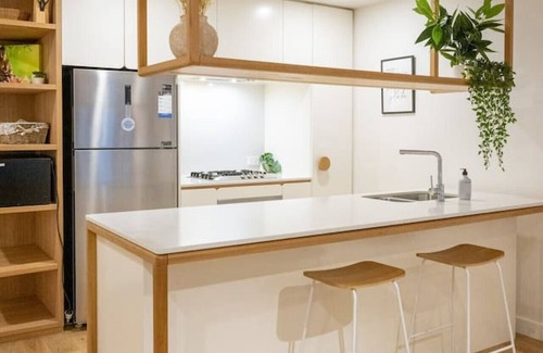 Doncaster Apartment | Luxe Modern I OPP Westfield I Pool I Gym I CarPark