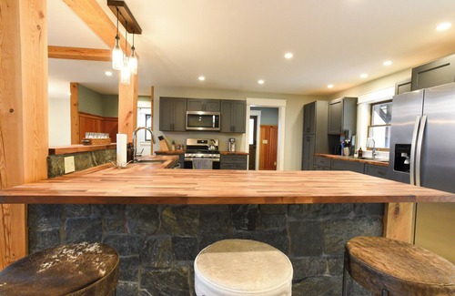 Eastern Vermont House | Luxe Mountain Retreat : Minutes to Stowe and Elmore : Family Friendly :