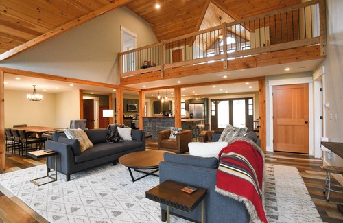 Eastern Vermont House | Luxe Mountain Retreat : Minutes to Stowe and Elmore : Family Friendly :