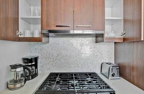Navy Yard Apartment | Luxe Navy Yard 1BR w/Gym, Rooftop Pool, walk to Nats Park, by Blueground