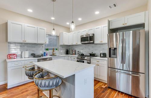 Newark House | Luxe Newark Retreat with Rooftop Deck Pets Welcome!