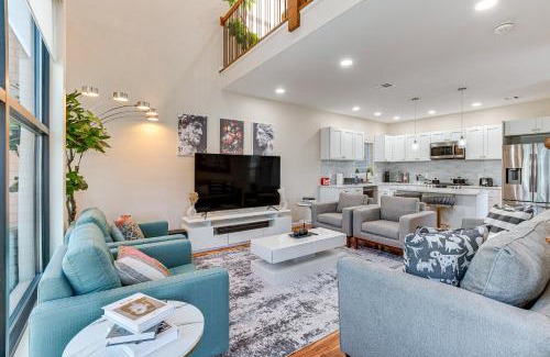 Newark House | Luxe Newark Retreat with Rooftop Deck Pets Welcome!