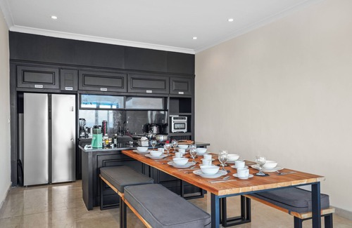 Tanjungbenoa Villa | Luxe Ocean View Family Home Private Pool, Garden + Big Kitchen 13 beaches nearby