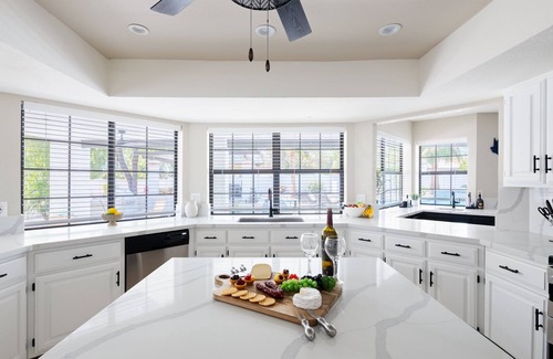 Paradise Valley Village Cottage | Luxe-paradise Palace-pool-spa-guest House & More!