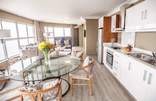 North Beach Apartment | Luxe Penthouse | Private Spa | Jacuzzi | Balcony
