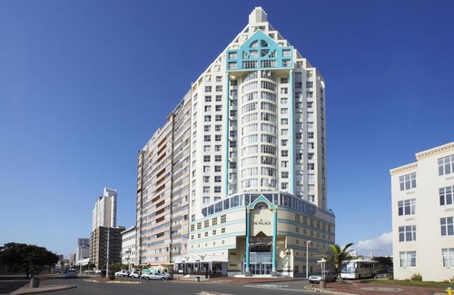 North Beach Apartment | Luxe Penthouse | Private Spa | Jacuzzi | Balcony
