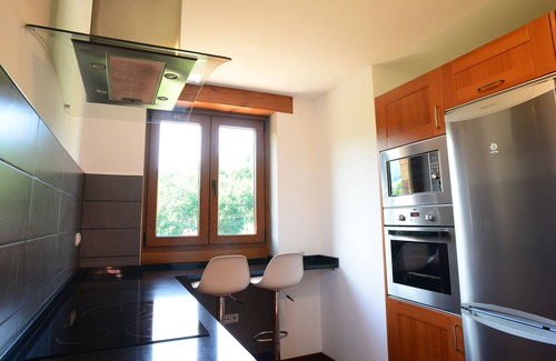 Sumbilla Apartment | Luxe studio Casa Angiz Etxea 2; charm, outdoor spa and valley views