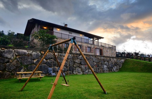 Sumbilla Apartment | Luxe studio Casa Angiz Etxea 2; charm, outdoor spa and valley views