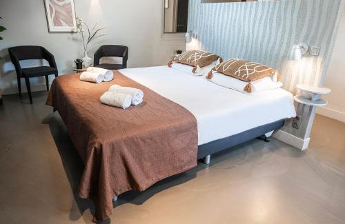 Oss Apartment | Luxe Suite, Near Station & Free Wifi