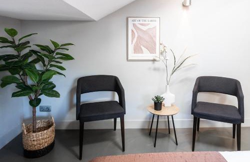 Oss Apartment | Luxe Suite, Near Station & Free Wifi