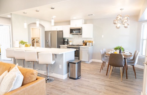 Indian Cove House | LUXE - The Desert Sun - Amazing Private Villa with Beautiful 360 View & Hot Tub