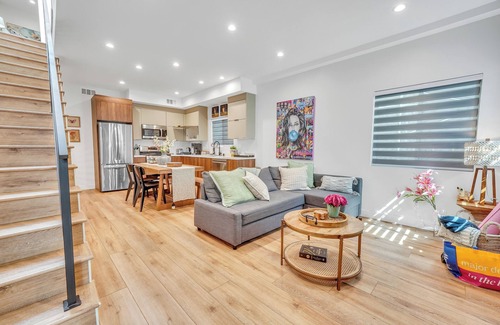 Sherman Oaks Apartment | Luxe Townhome | Newly-Built