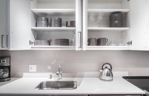 University District Apartment | Luxe U-District Studio w/Rooftop, near Universities, by Blueground