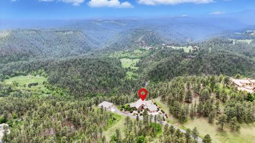 Colonial Pine Hills House | Luxe Villa Expansive Yard Near Rapid City