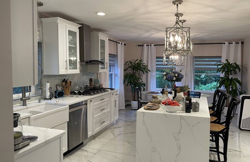 Mahwah House | Luxe Villa Private Heated Pool HotTub 30 Min to NYCn