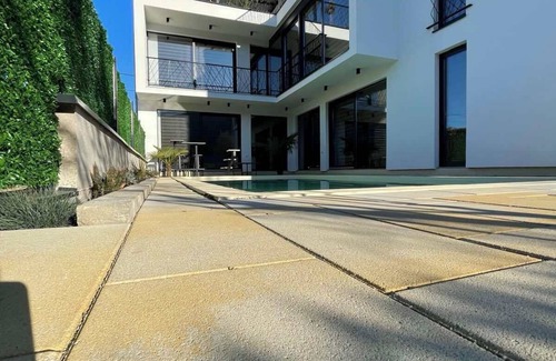 Mostar Villa | Luxe Waters Retreat