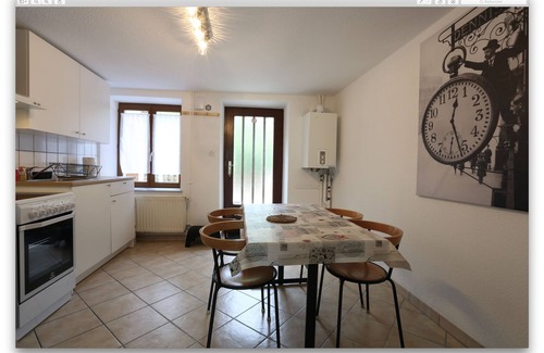 Luxeuil-les-Bains Apartment | Luxeuil center ⭐Calme⭐Parking⭐Idéal Curists/Professionals