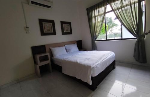 Alor Gajah Villa | Luxpro Karaoke Private Pool Villa 218