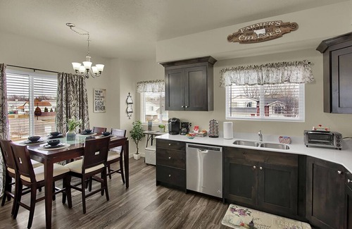 Clearfield Apartment | ⭐️Luxurios Apartment ⭐️ Fast WiFi ⭐️ 4K HDTV ⭐️ Hill AFB