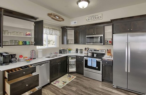 Clearfield Apartment | ⭐️Luxurios Apartment ⭐️ Fast WiFi ⭐️ 4K HDTV ⭐️ Hill AFB