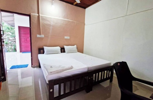 Varkala Bed & Breakfast | Luxurious 1 double Bed BnB 5