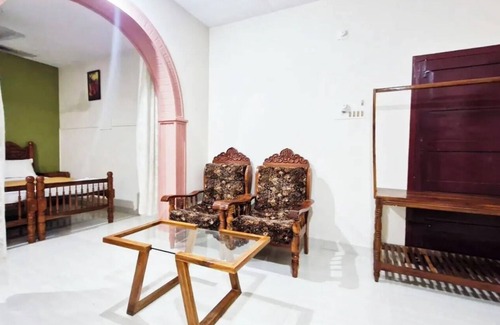 Varkala Bed & Breakfast | Luxurious 1 double Bed BnB 6