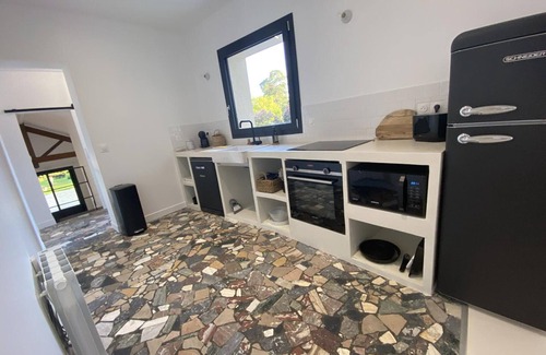 Senlisse Cottage | Luxurious 150m² Cottage with Fishing Pond in a 2-Hectare Park, Near Paris & Versailles