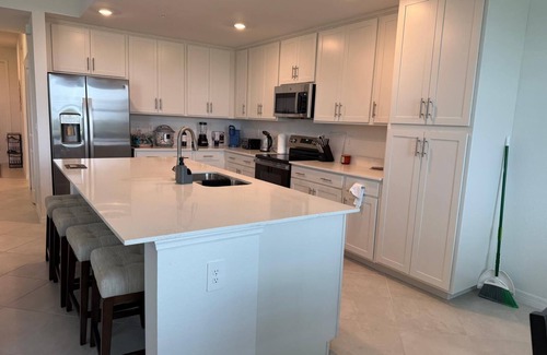 Venice Condo | Luxurious 2/bed, 2/bath condo in beautiful golf community