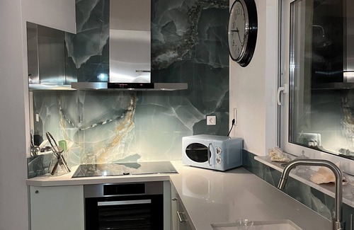 Saronida Apartment | Luxurious 2-bed Seaside Apartment in Saronida