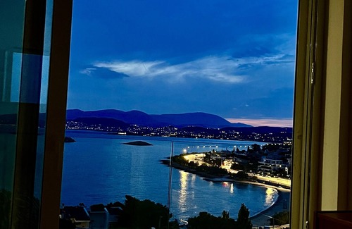 Saronida Apartment | Luxurious 2-bed Seaside Apartment in Saronida