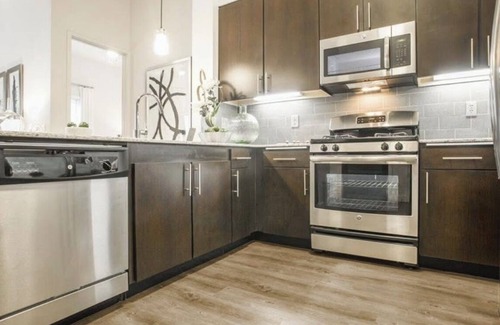 Warner Center Condo | Luxurious 2-bedroom condo with WiFi, AC in fabulous Los Angeles