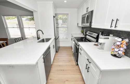 Dixieland House | Luxurious 3BR Downtown Lakeland