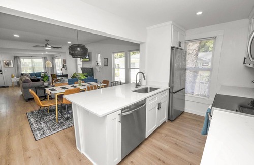 Dixieland House | Luxurious 3BR Downtown Lakeland