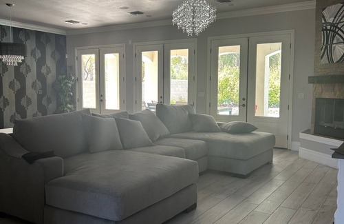 Tule Springs House | Luxurious 4-bedroom house with courtyard and pool in Las Vegas
