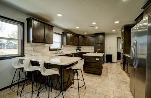Woodward House | Luxurious 4-bedroom w/pool table & outdoor bar