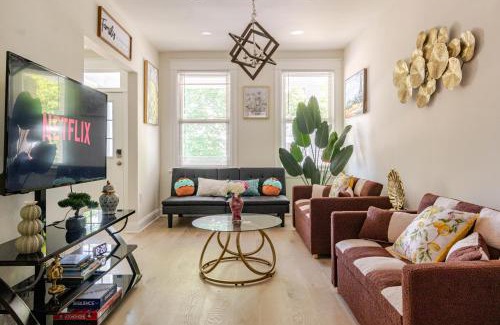 Northeast House | Luxurious 5 BR House!1 Mile from Capitol Hill!