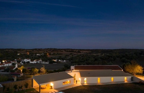 Redondo House | Luxurious ambience with pool in Freixo