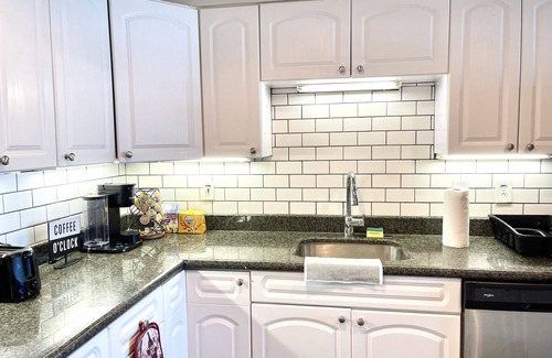 Cherry Hill Condo | Luxurious and Modern 2BR Condo