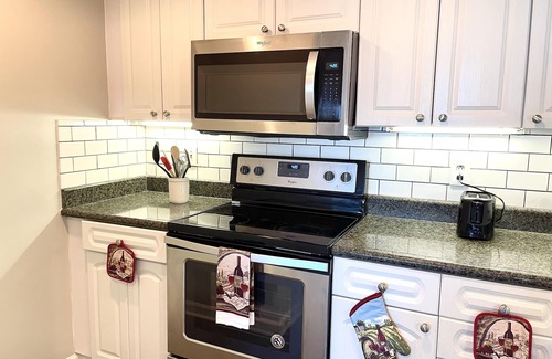 Cherry Hill Condo | Luxurious and Modern 2BR Condo