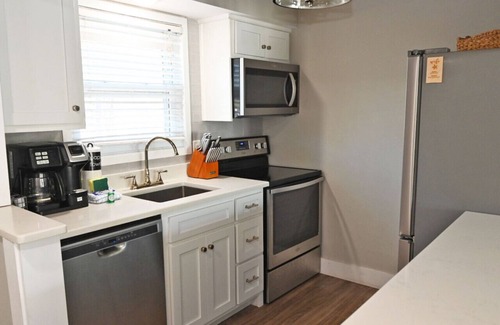 Holiday Isle Condo | Luxurious Beachfront 2 Bedroom Condo at Sandpiper Cove in Destin, FL – Unit 1147 Pet Friendly